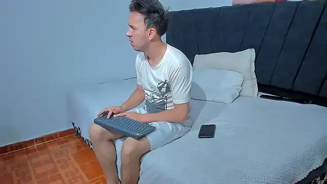 Freechat big-dicktop23 on StripChat