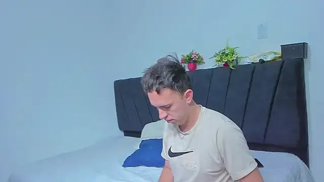 Freechat big-dicktop23 on StripChat