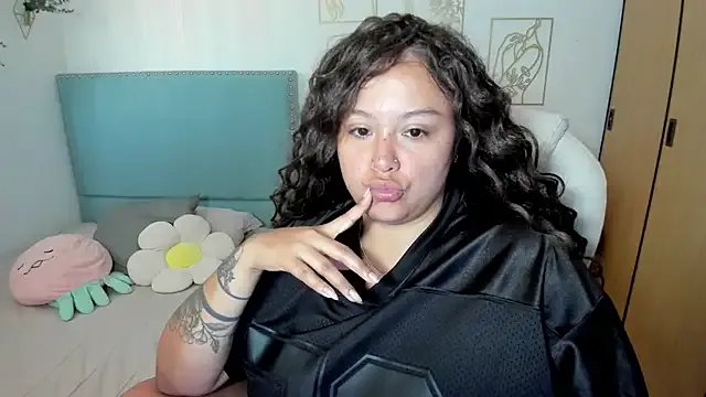 Freechat bigbooty-30 on StripChat