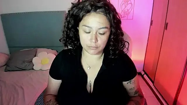 Freechat bigbooty-30 on StripChat