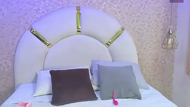 emmy_rose25 on StripChat 