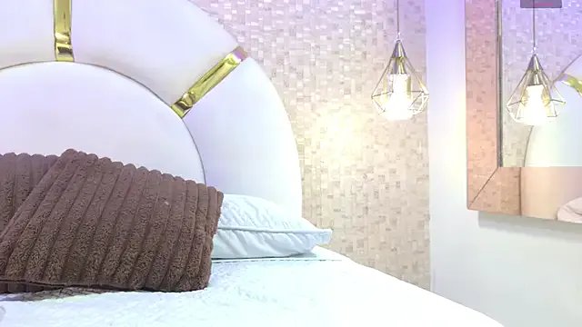 emmy_rose25 on StripChat 