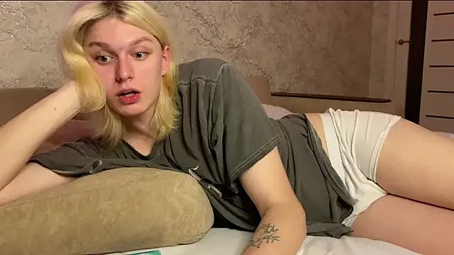 evelina228 on StripChat 