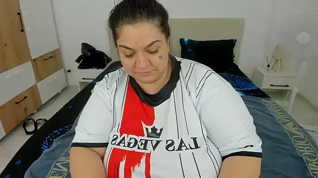 EvvaBBW on StripChat 