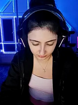 Freechat Gamergirl-Linela on StripChat