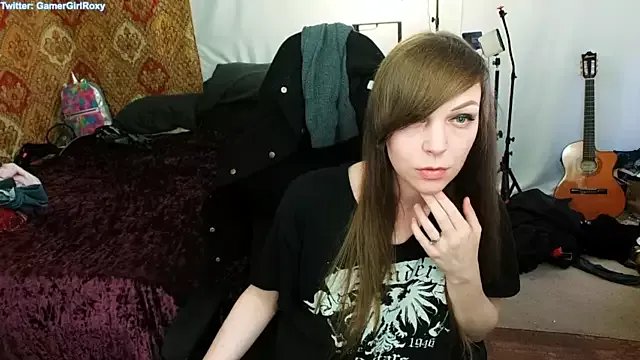 Freechat GamerGirlRoxyAndLee on StripChat