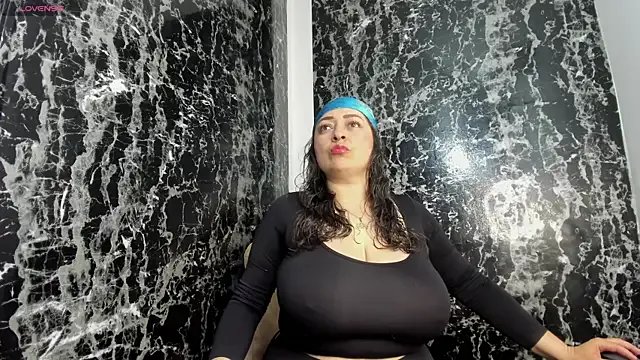 Freechat irenne_wilsonn on StripChat