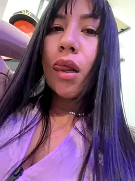 Freechat kim_monti on StripChat