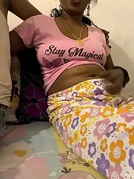 Freechat Kissing_Couple on StripChat