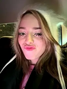 Freechat LoraaDoll on StripChat