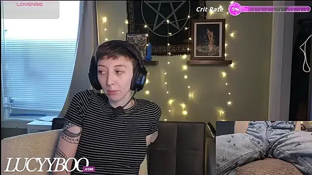 Freechat lovelylucyy on StripChat