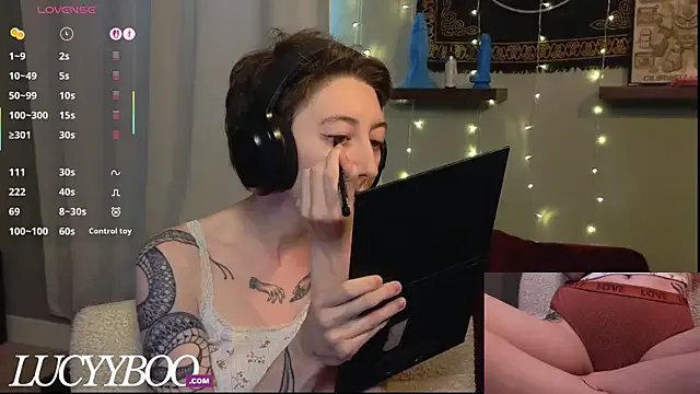 Freechat lovelylucyy on StripChat