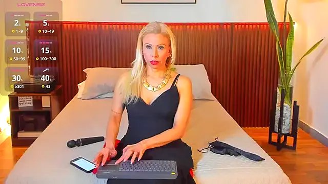 Freechat Luci_evans on StripChat