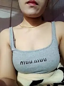 Freechat LucyyLy on StripChat