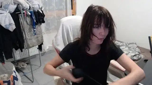 missthon0 on StripChat 