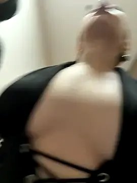 Freechat Mon_Cherry on StripChat