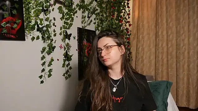 Freechat NaughtYHomemadE on StripChat