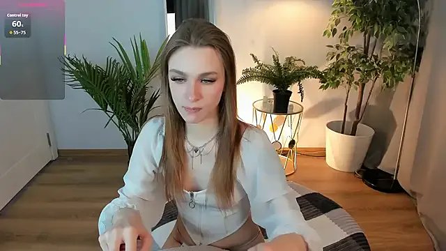 Freechat PollyMayer on StripChat