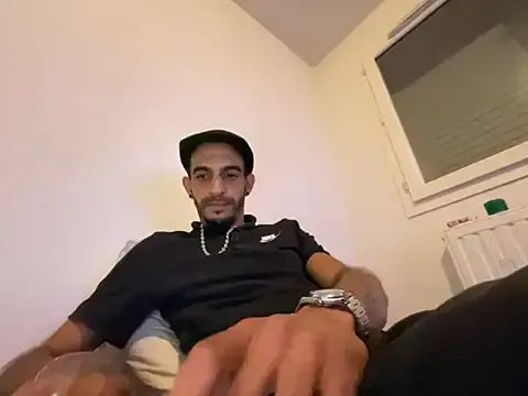 Freechat Rebeu313 on StripChat