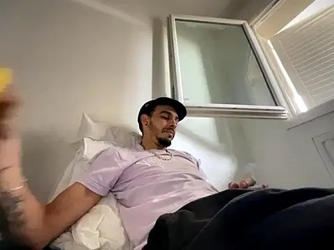 Freechat Rebeu313 on StripChat