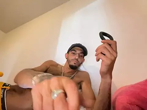 Freechat Rebeu313 on StripChat