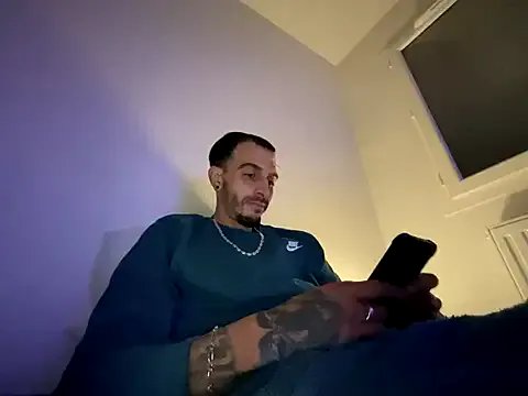 Freechat Rebeu313 on StripChat