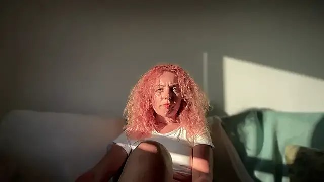 Reddgiirl on StripChat 