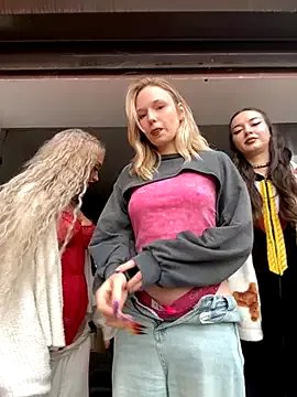 Freechat RollDolls on StripChat