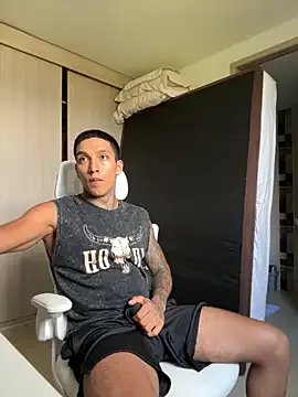 Freechat sendfer on StripChat