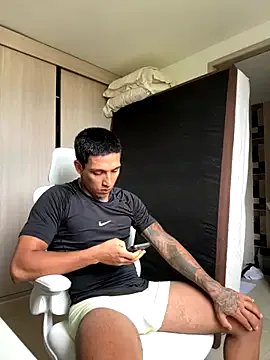 Freechat sendfer on StripChat