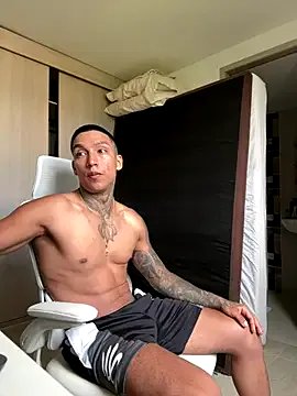 Freechat sendfer on StripChat