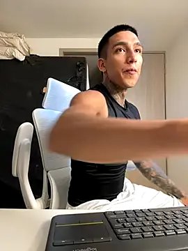 Freechat sendfer on StripChat