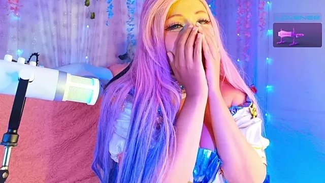 Freechat seraphine23 on StripChat