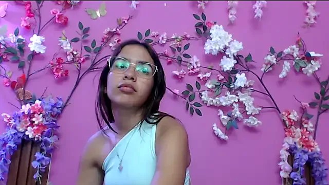 Freechat skinnysofia18 on StripChat