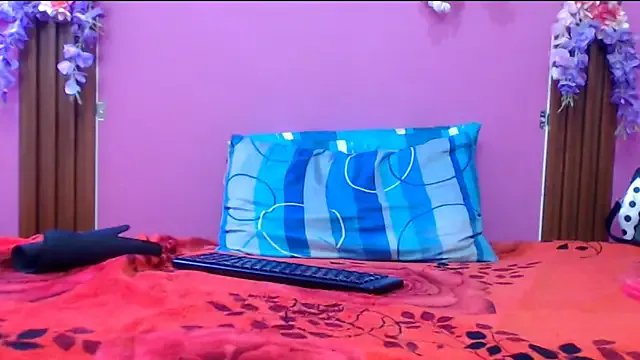 Freechat skinnysofia18 on StripChat