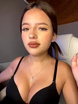 Freechat Sofia18_pinkk on StripChat