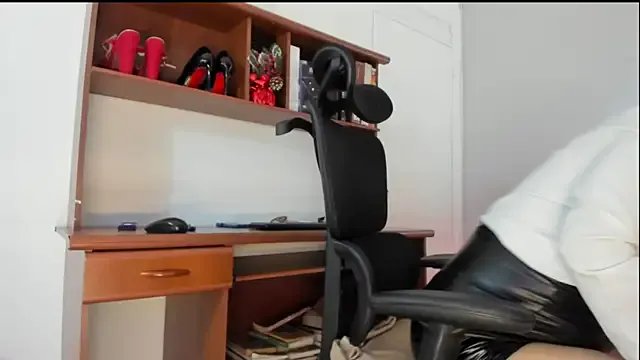 Freechat Susaan_Miilf on StripChat