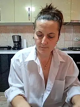 Freechat Sweet-milf- on StripChat