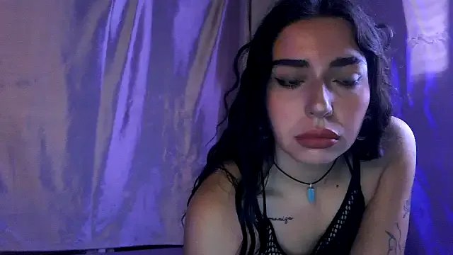 sweetbrunette22 on StripChat 