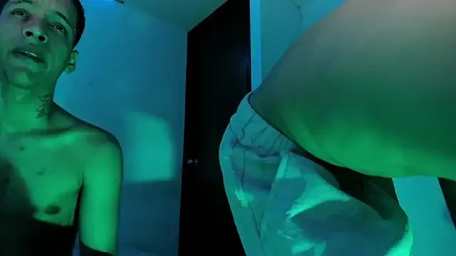 Freechat twinkDuohot on StripChat