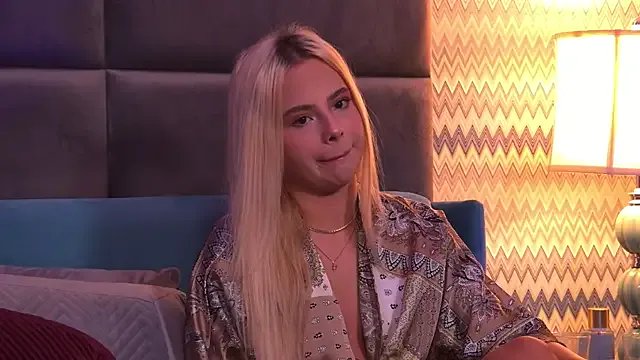 YssabelFox on StripChat 